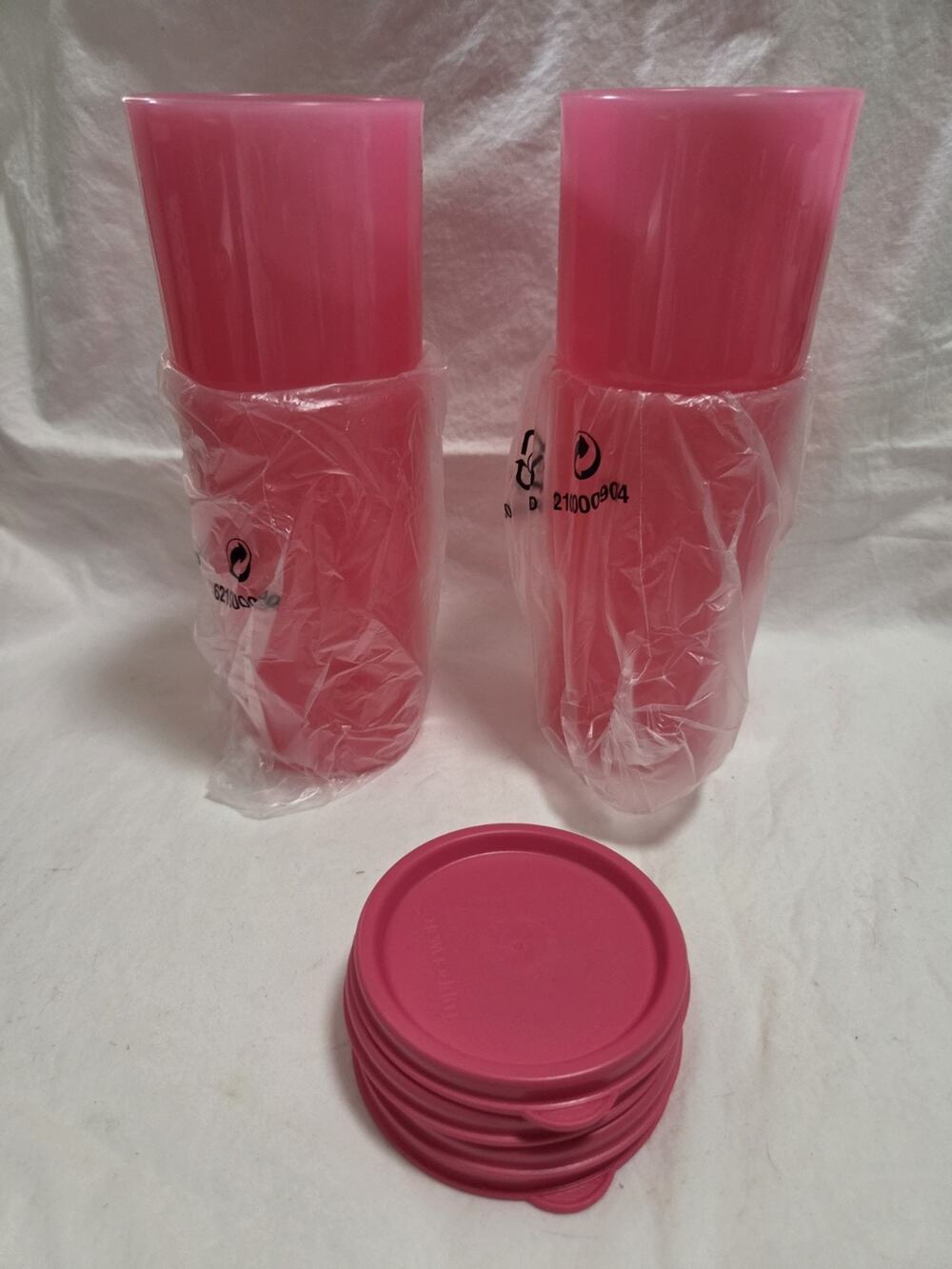 New TUPPERWARE PINK TUMBLERS with SEALS-4PC